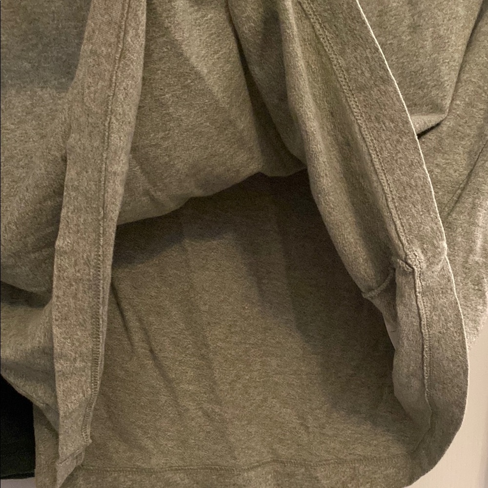 Banana Republic Green and Gray Long Sleeve Tees Super Soft sz L Set of 2 - Picture 6 of 11